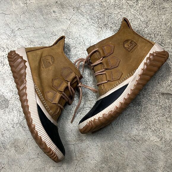 Sorel black and brown duck style outdoor boots - Picture 1 of 7